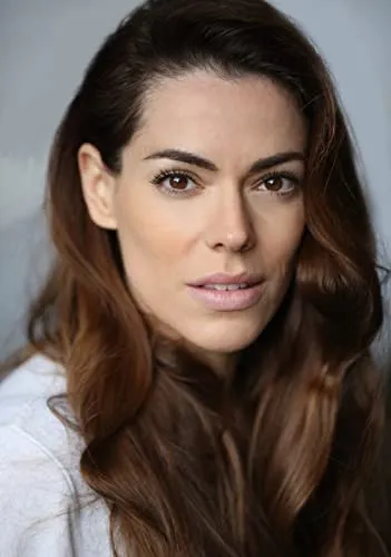 Chloe Dumas