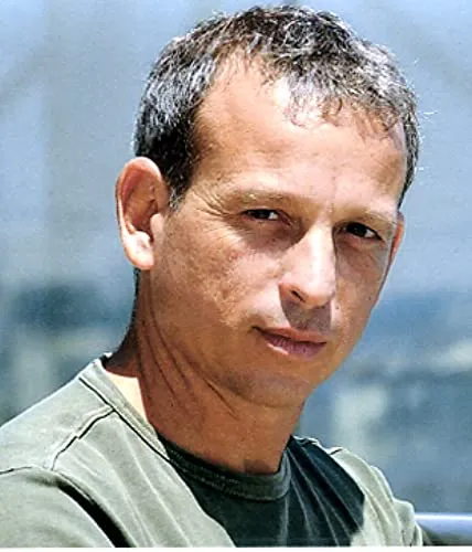 Yftach Katzur