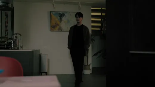 E8