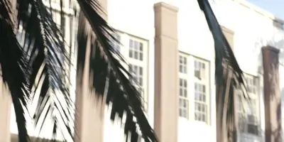 E4
