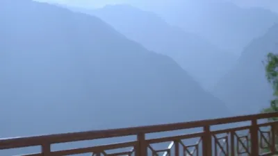 E8