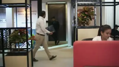 E28