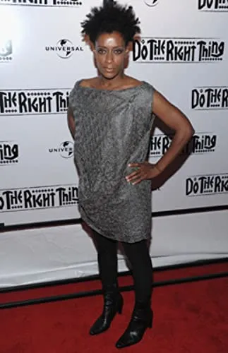 Joie Lee